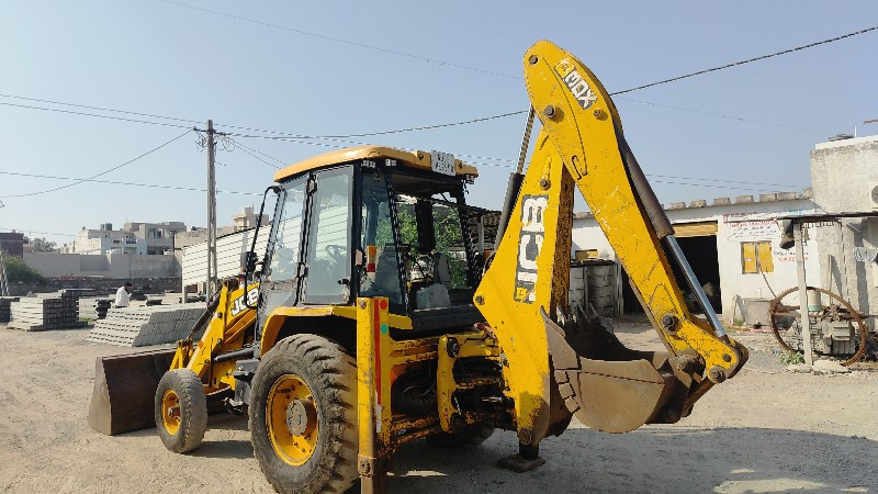 JCB દેવાનું છે