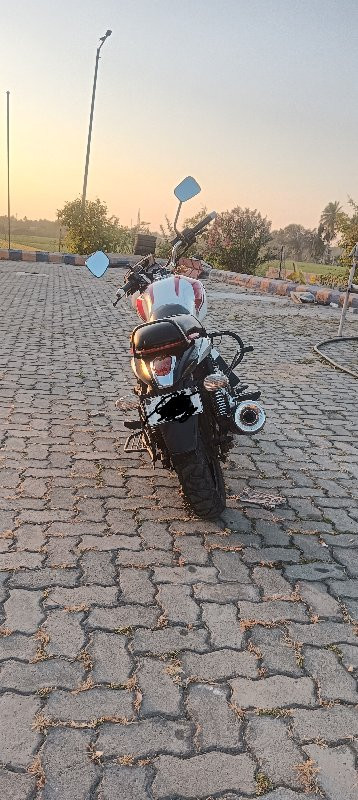 Bajaj v 15 vikr...