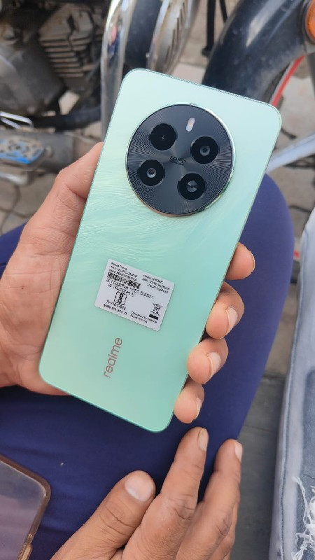 realme P1 5