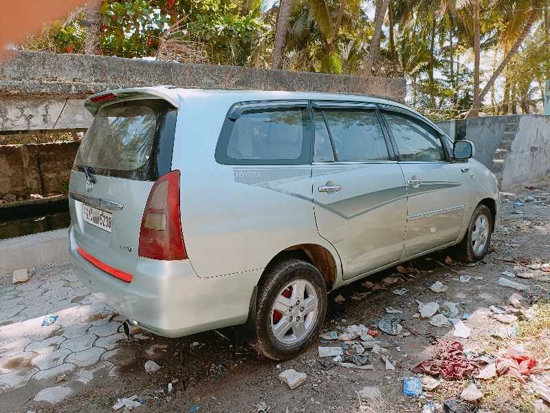 TOYOTA INNOVA