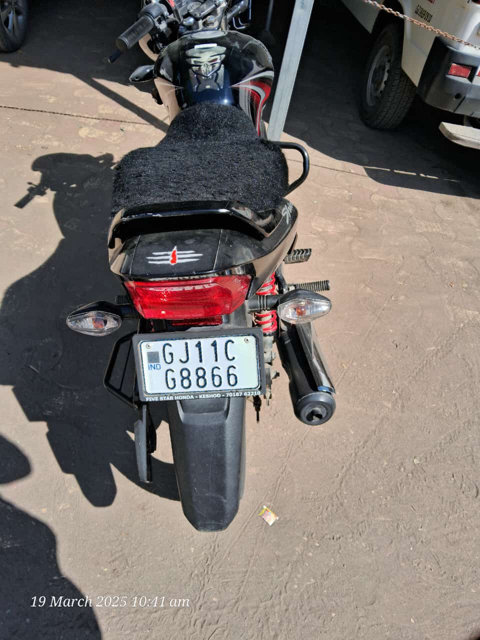 honda shine 125...