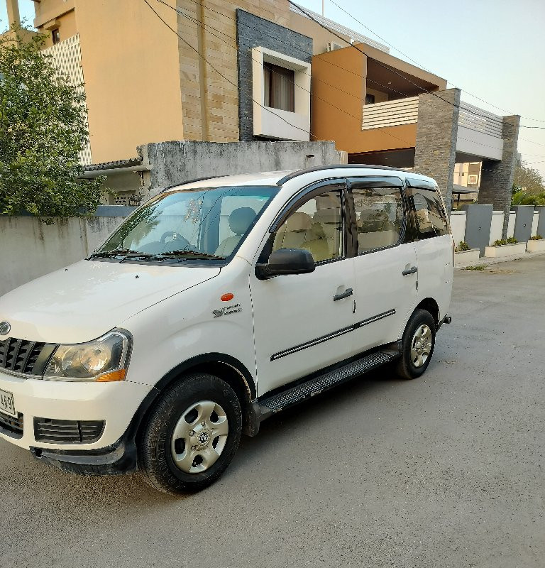 Mahindra Xylo E...