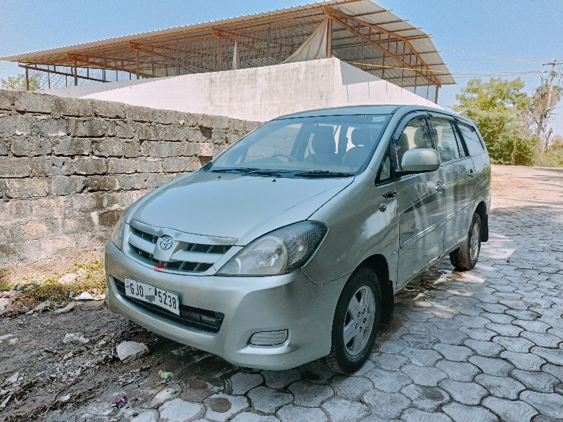 TOYOTA INNOVA