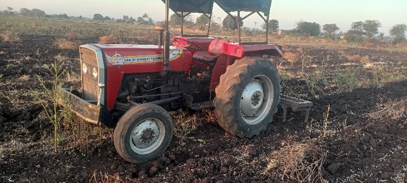 આ ટ્રેક્ટર વેચવ...