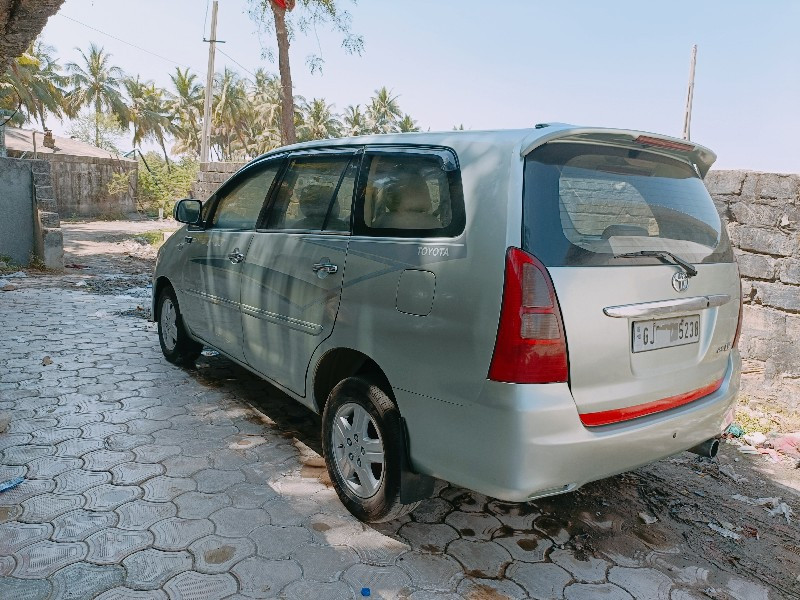 TOYOTA INNOVA