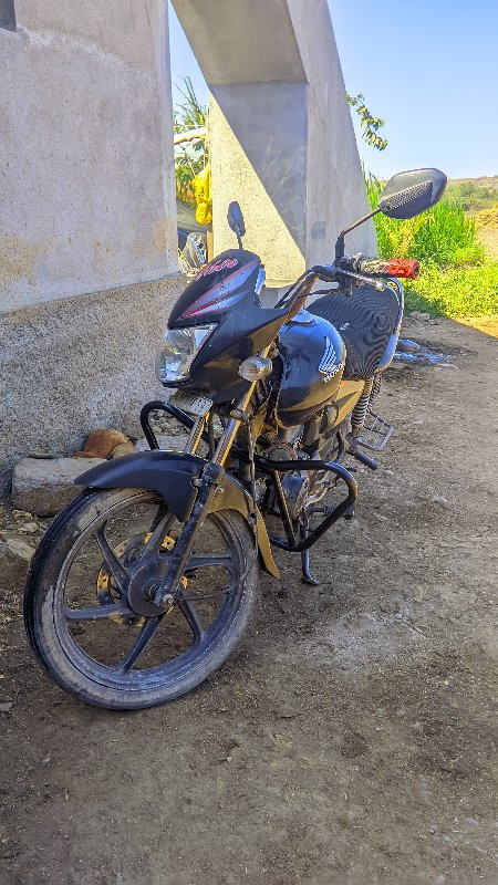 honda shine 125...