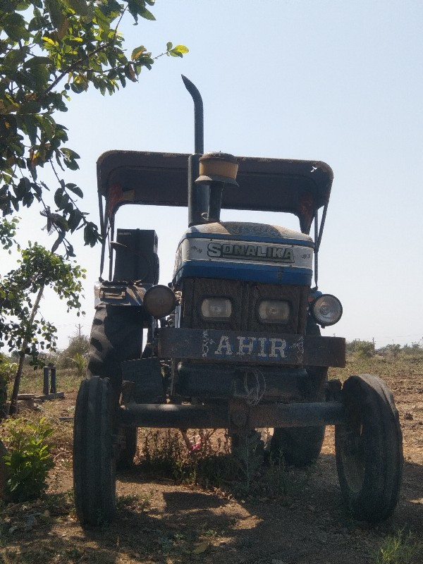 ટ્રેક્ટર વેચવા...