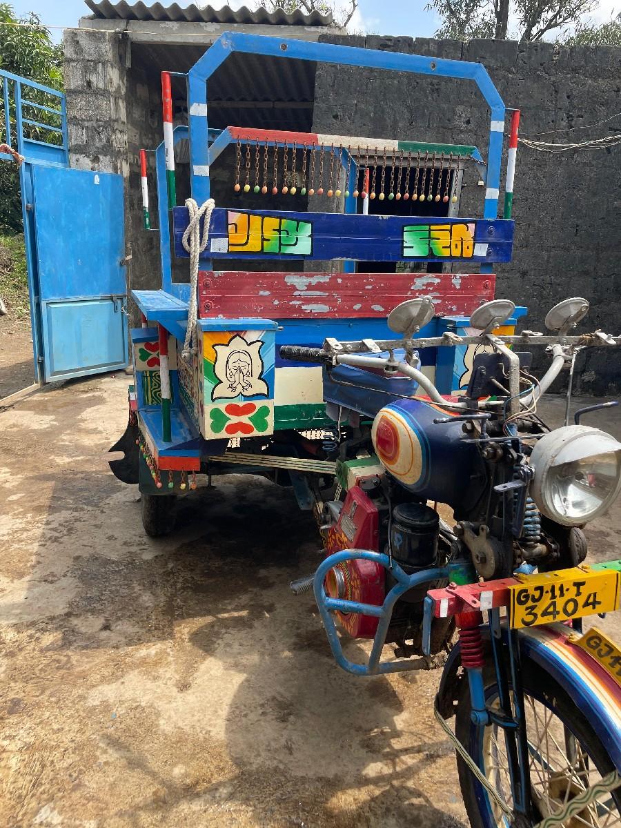 રિક્ષા વેચવાની છે...