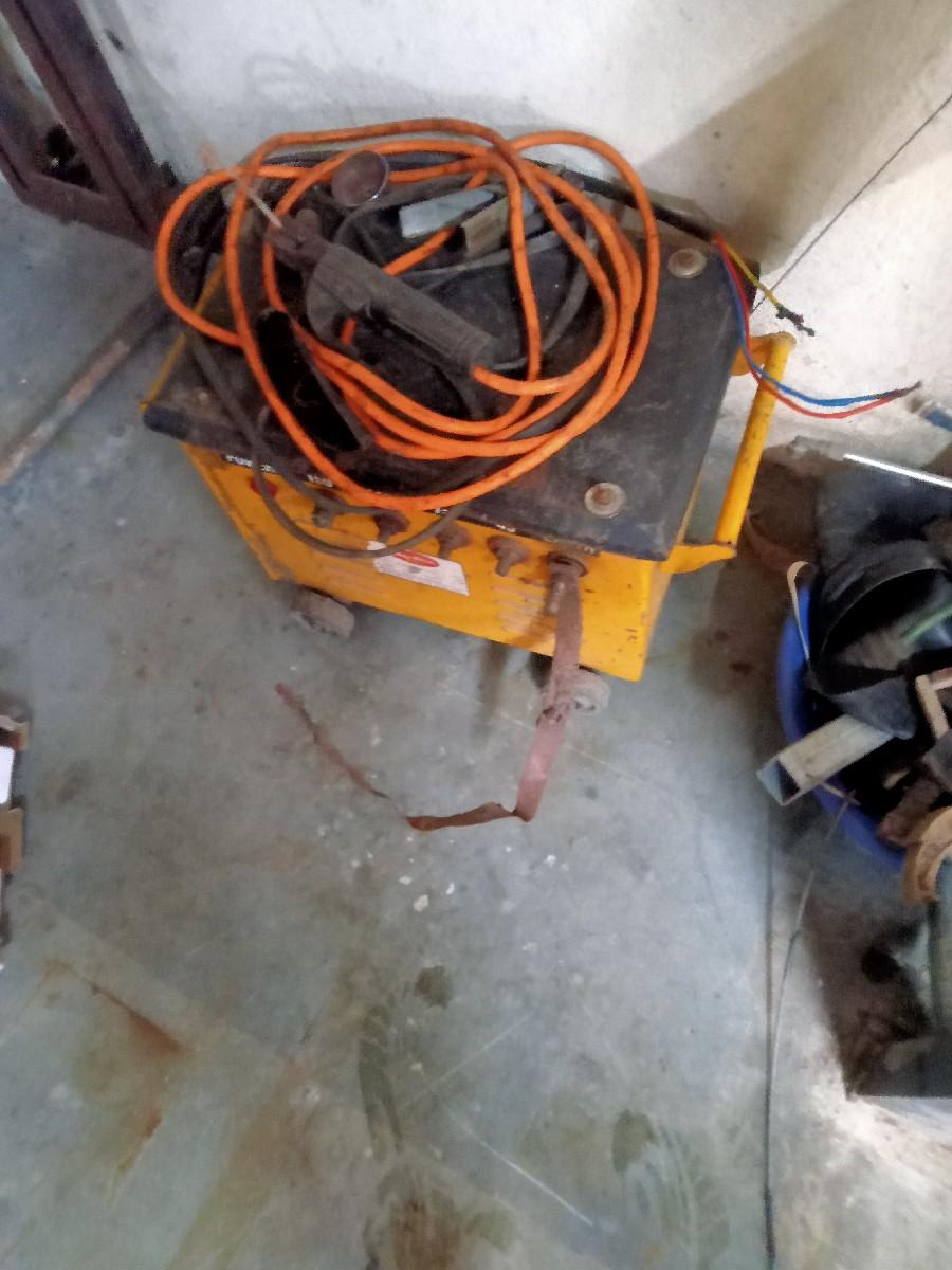 વેલ્ડીંગ પેટી વેચવાની છે