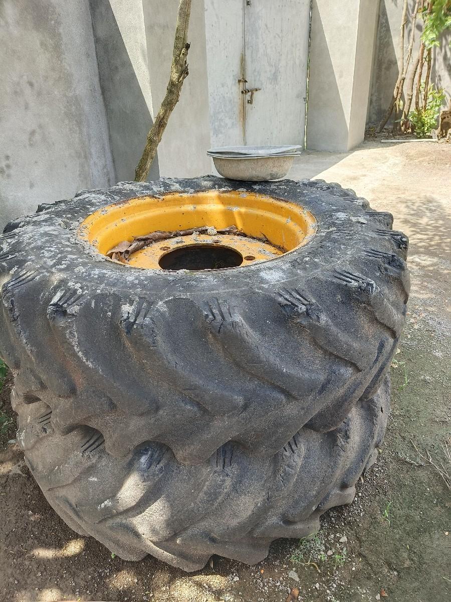 JCB ના ટાયર