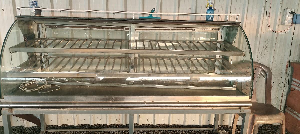 કાચ નુ ટેબલ વેશવાનું છે.