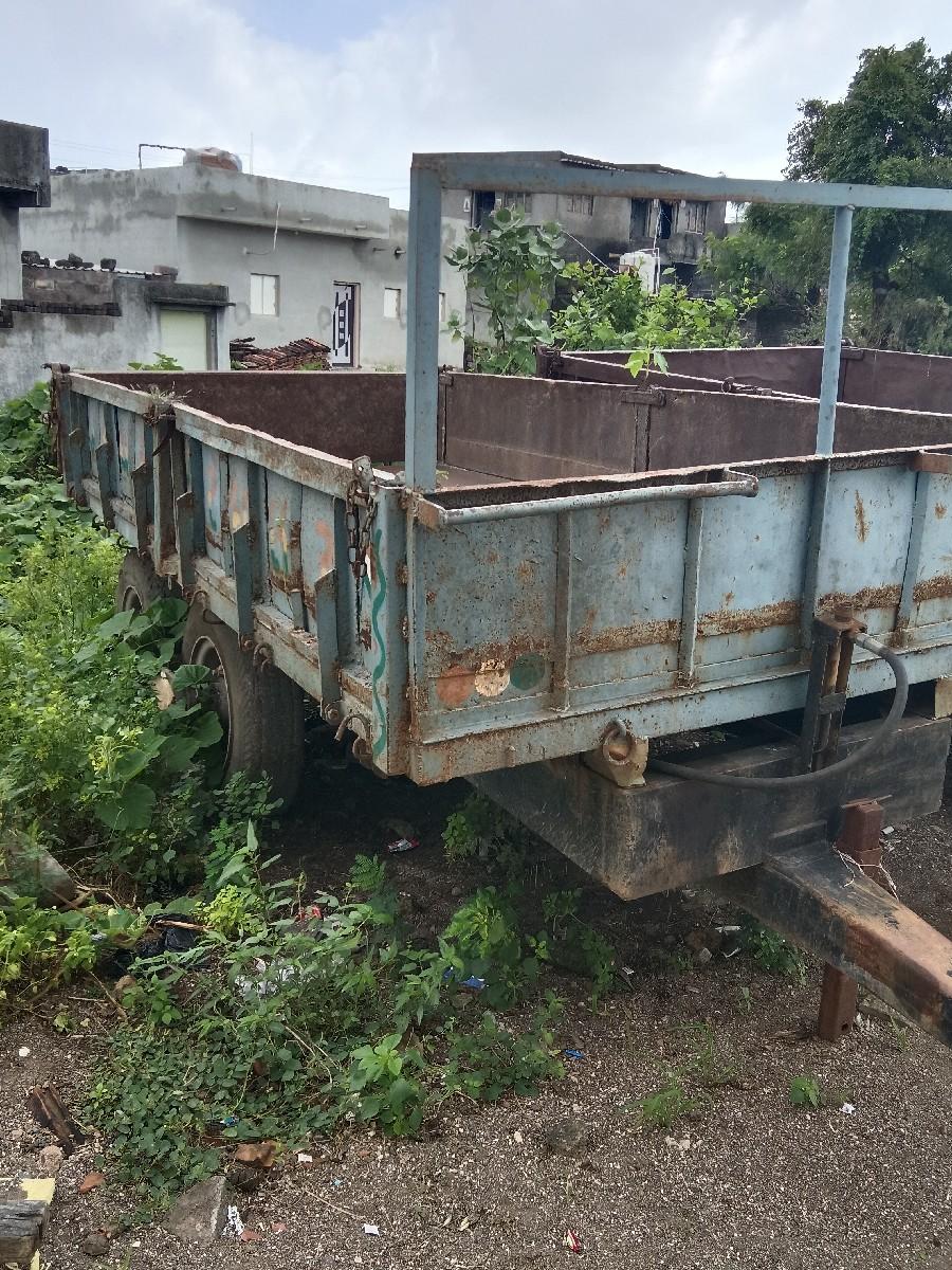 ટ્રેક્ટર અને ટોલી વેચવાનું છે