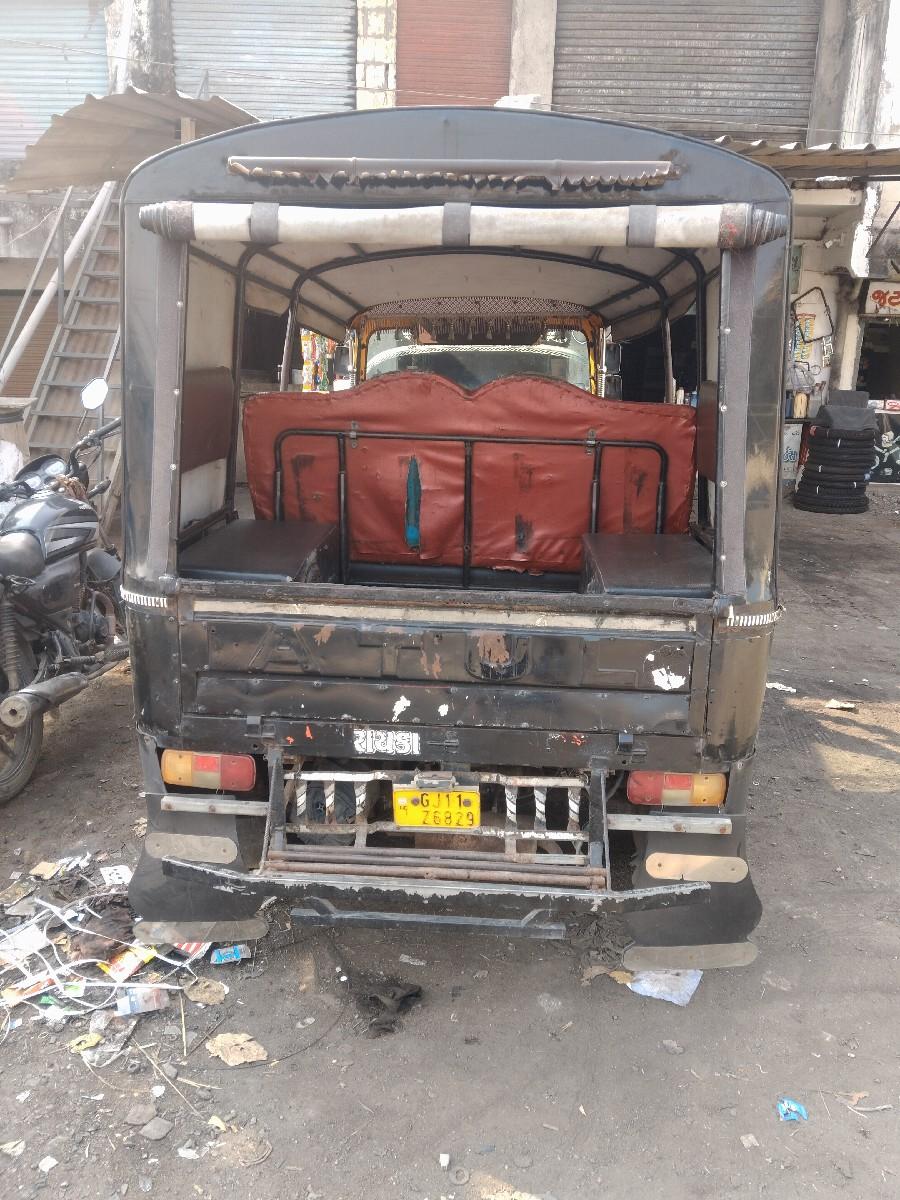 રીક્ષા વેસવાનીસે મોડલ 2012=8=મૌ