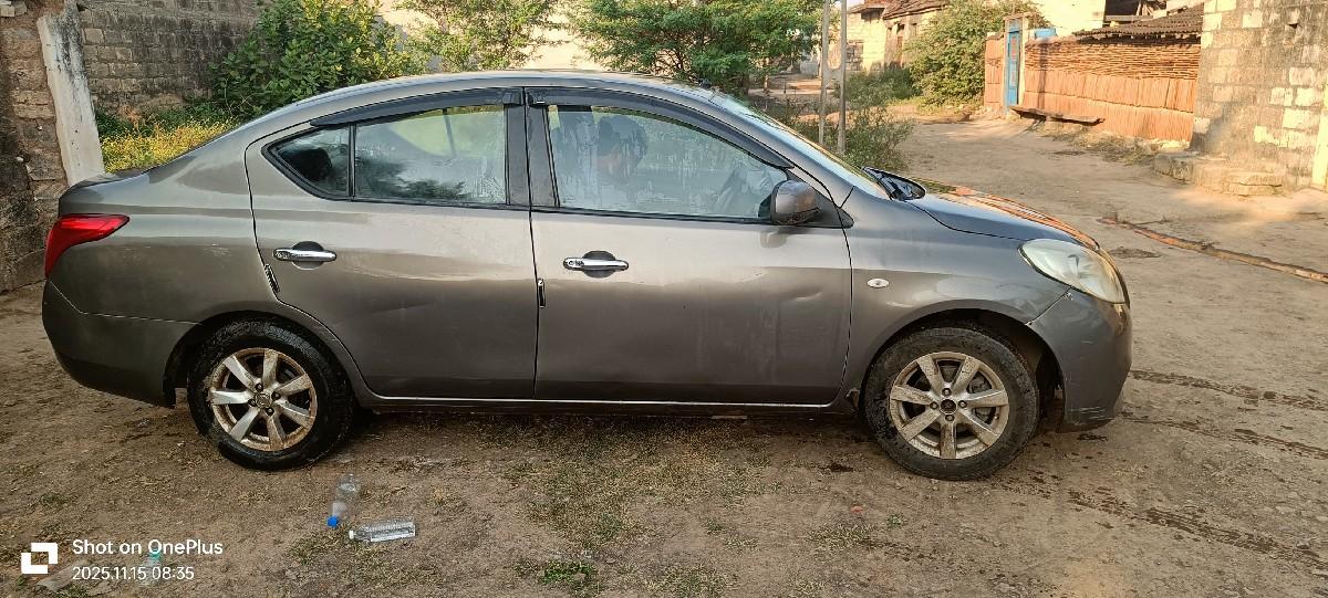 Nissant sunny xv ટોપ મોડલ