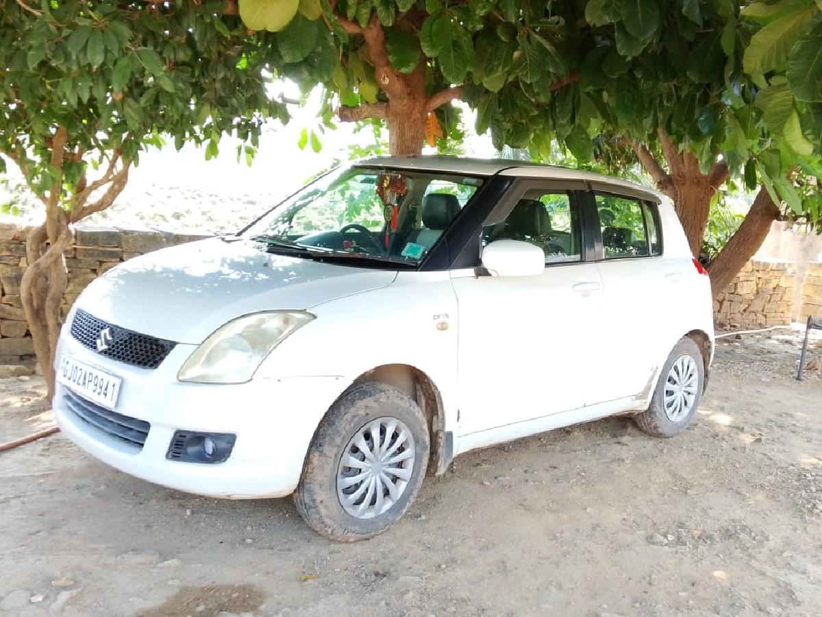 ફોર વ્હીલર કાર વેચવા ની છે