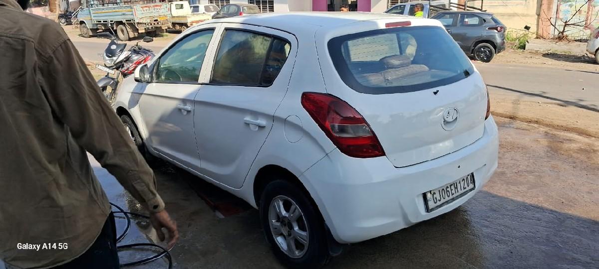 આઈટેયનટી વેસવાની છે મોડેલ ૨૦૧૧