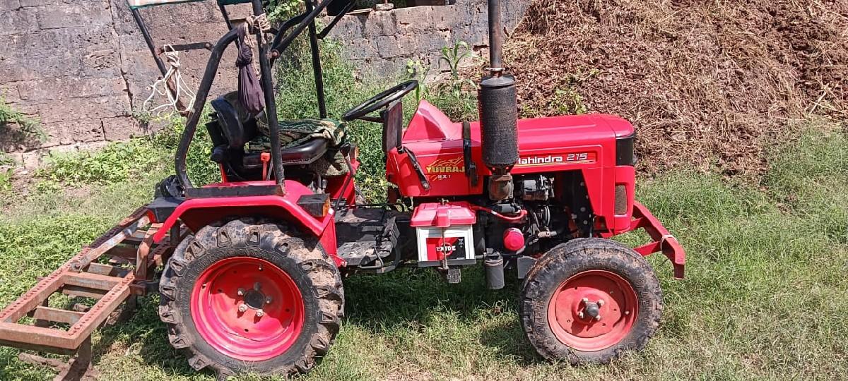 Mahindra yuvraj 215