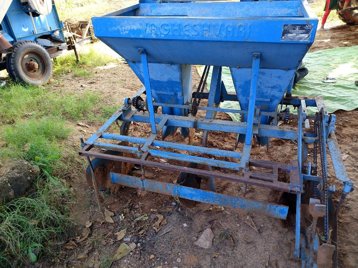 બટાકા પાલન્ટર વેચવાનું છે