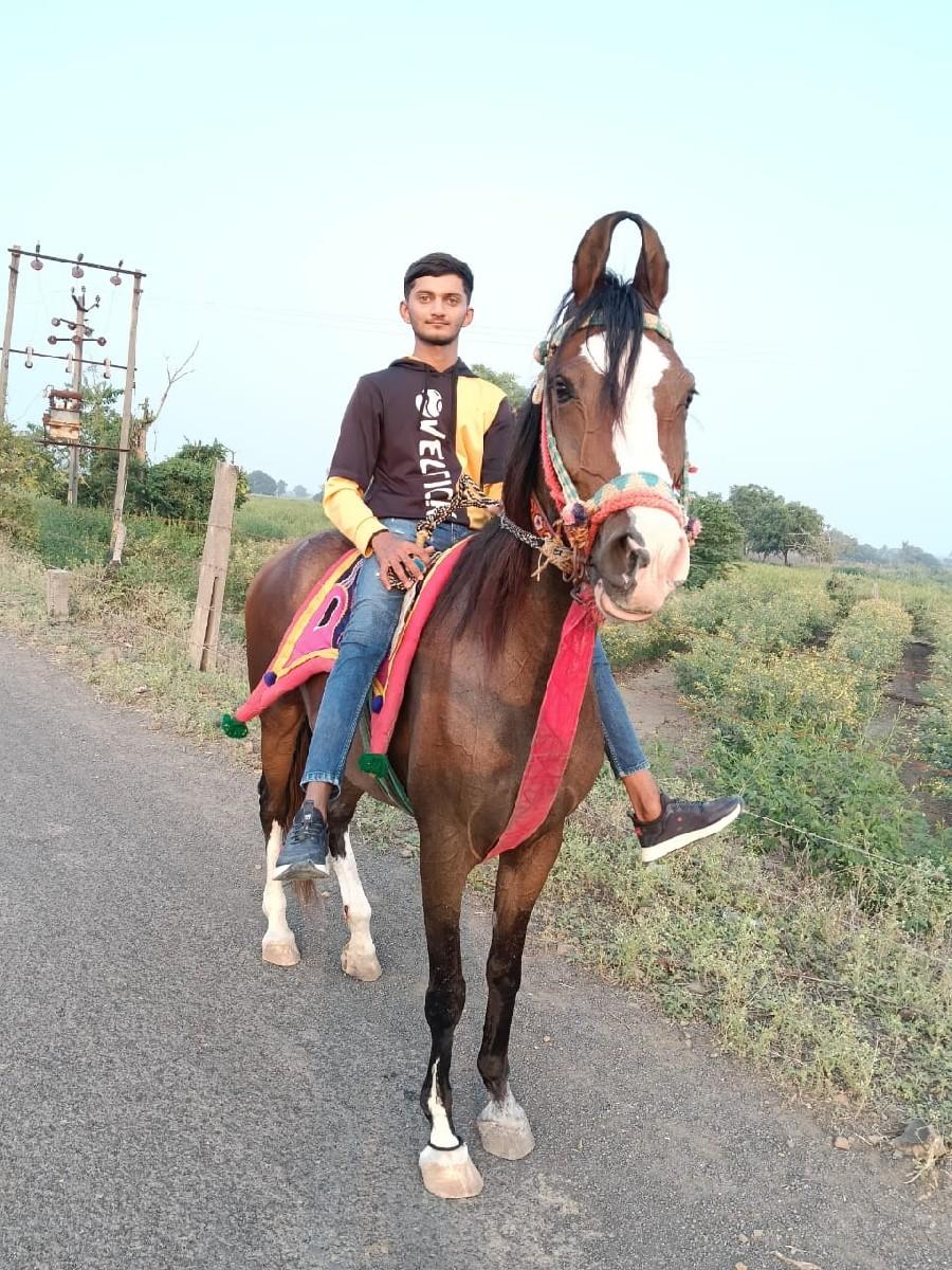 વેચવાની છે