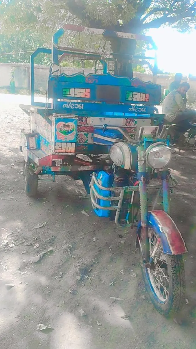 2008 નુ‌ મોડલ રીક્ષા વેચવાની છે