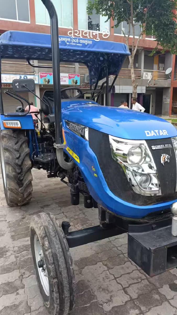 ટ્રેક્ટર વેચવાનું છે