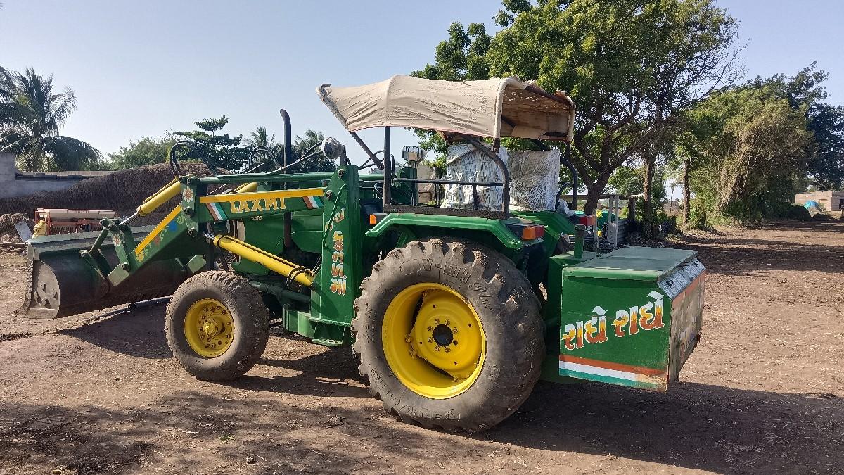 લોડર વેચવાનુ છે.