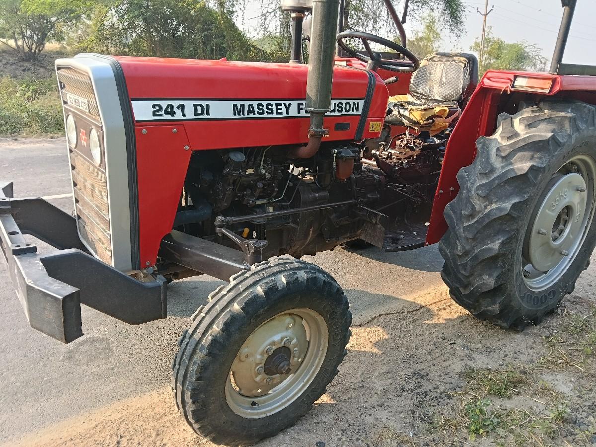 Massey Ferguson 241