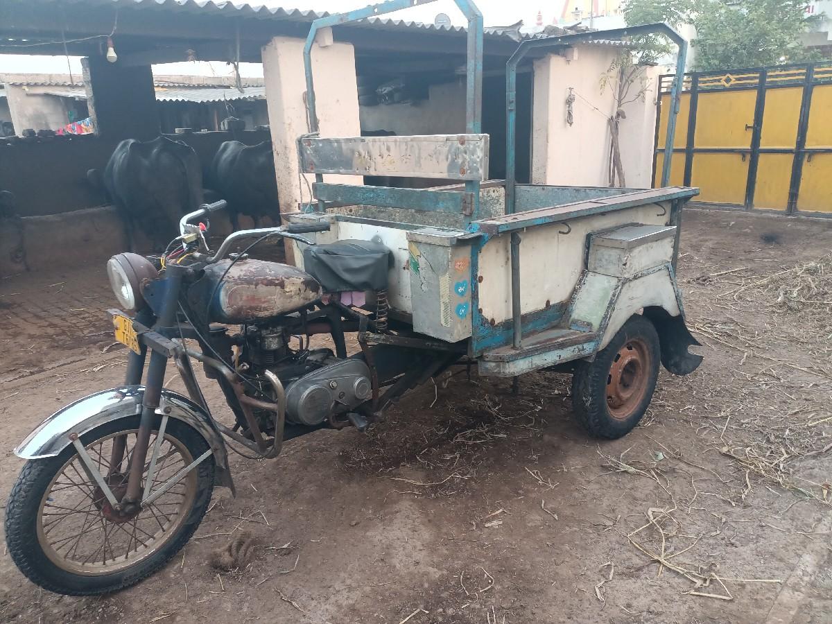 રીક્ષા વેચવાની છે.