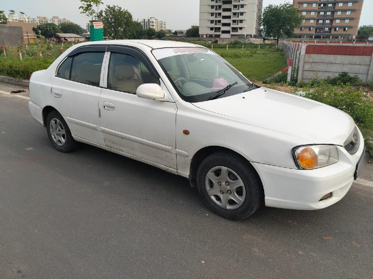 એસેન્ટ કાર વેચવાની છે