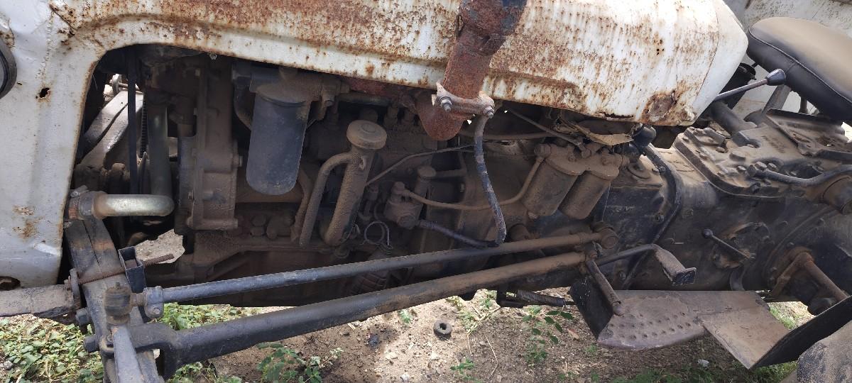 મેસી ટેકટર વેચવાનો છે