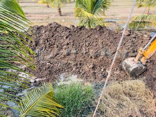 ખેતી ની જમીન વેચવાની છે,
ગામ,,, રીણાવાડા,,તા, પોરબંદર,
રીણાવાડા ગામ થી સીમાણી   ગામ જતા રસ્તે સમાણી વાળી આયુ ના મંદિર થી પાંચમું ખેતર,,
  સાડા એકવીશ વિઘા બારેત,,,, રસ્તા ને કાઠે, તથા બરડાસાગર ડેમ ની બાજુમાં,,,
કિંમત વિઘા ના,,૩-૯૦,,,
મો,,,૯૫૮૬૧-૧૫૪૧૫