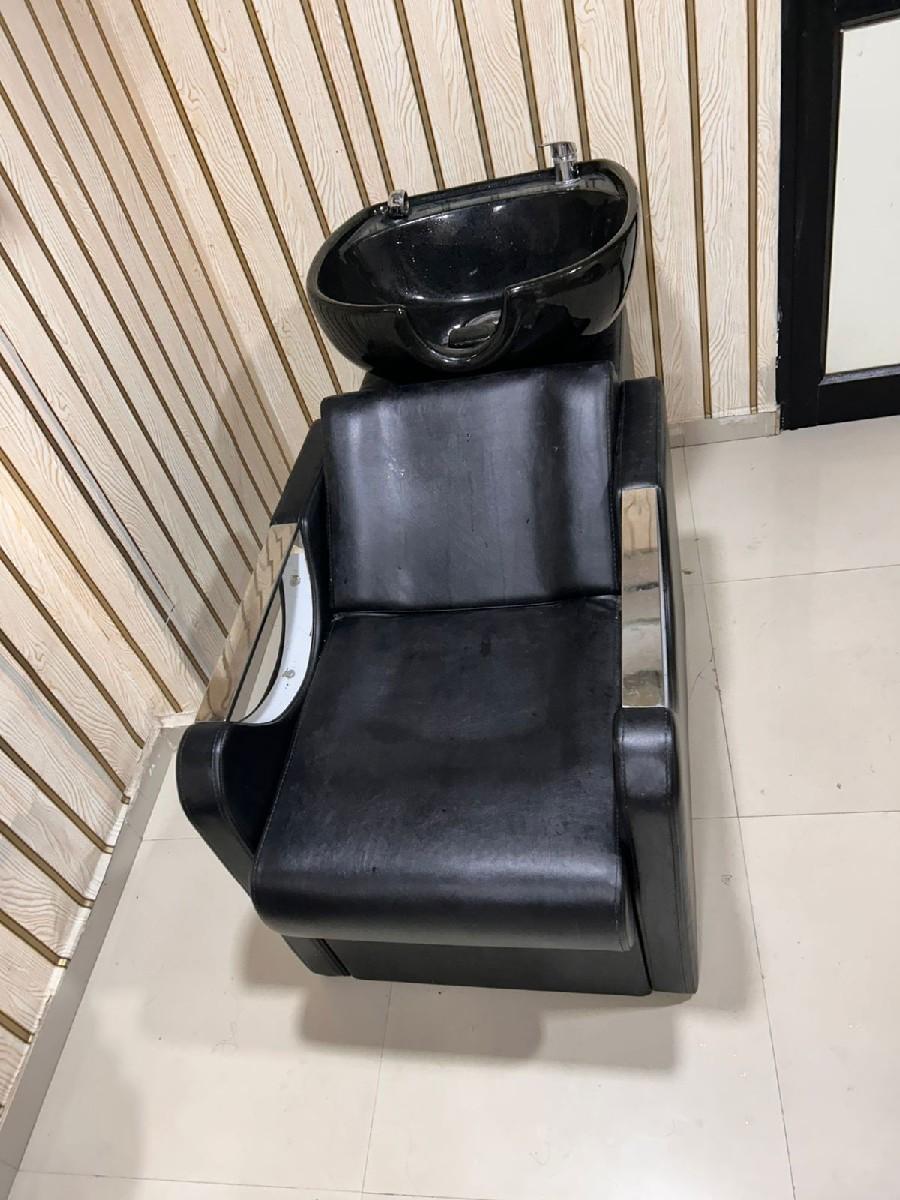 saloon shampoo chair