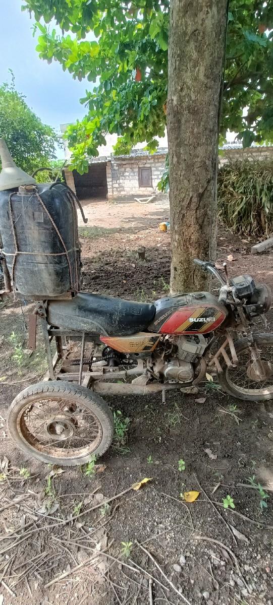 દવા છાટવા ની મોટર સાયકલ પંપ