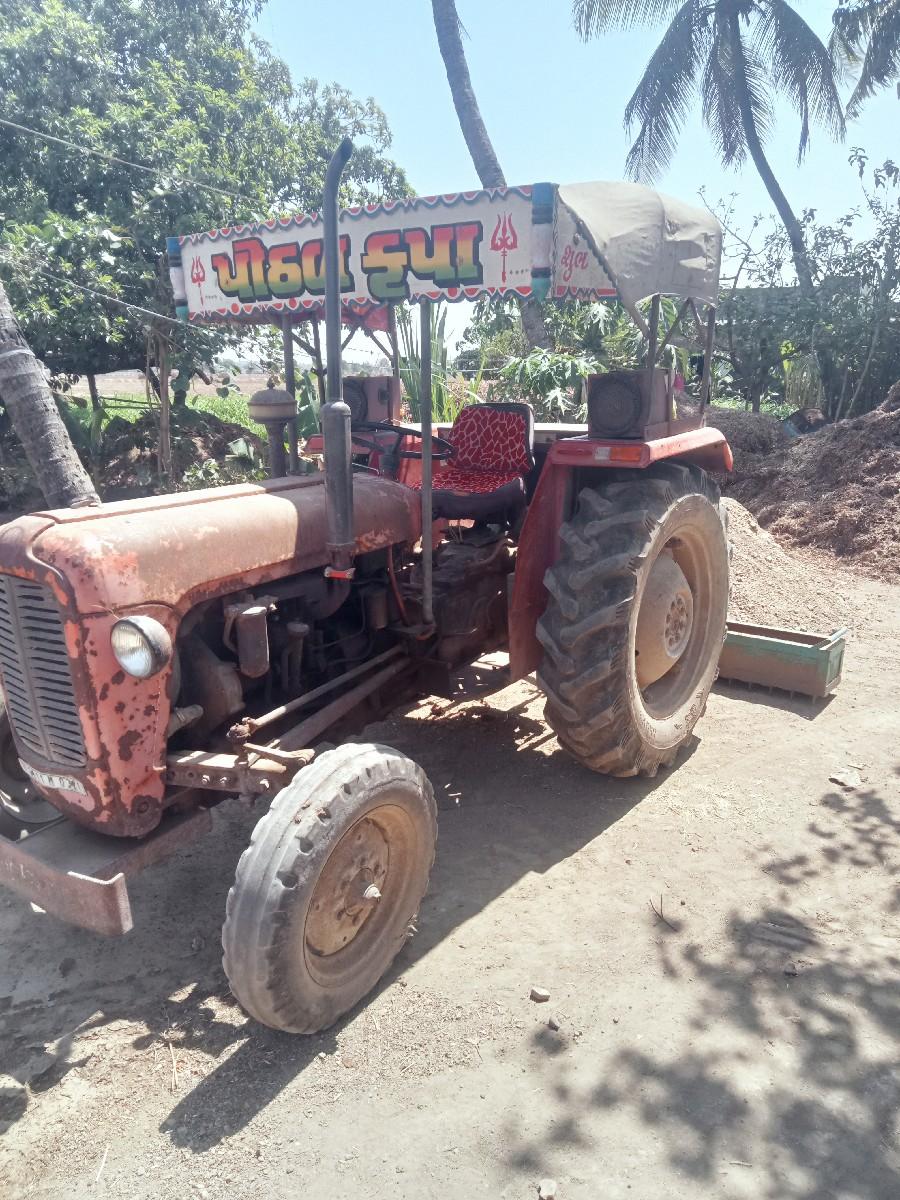 ટ્રેક્ટર વેચવાનું છે