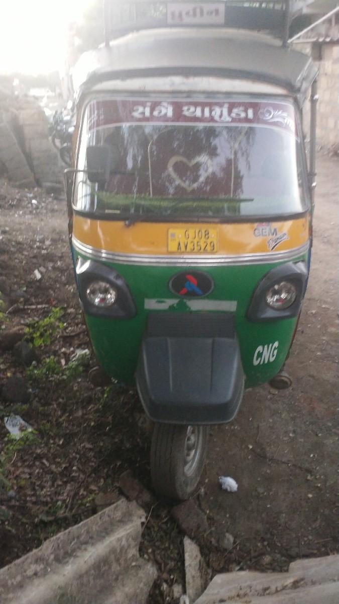 પિયાગો cng ગાડી