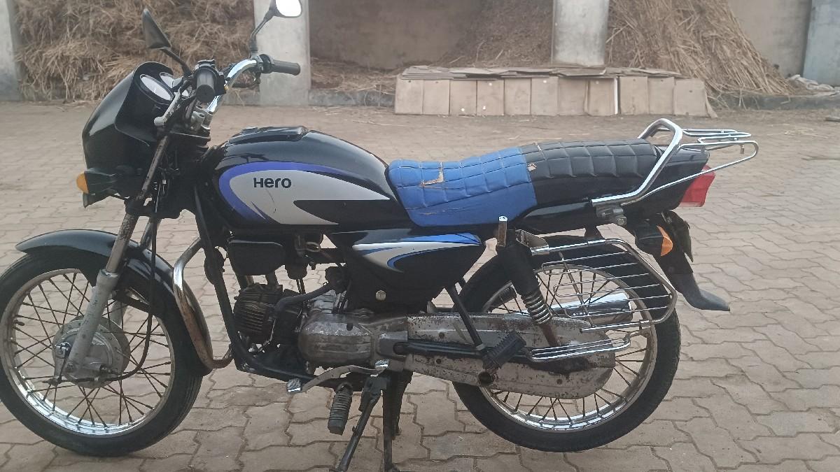 ટુ વ્હીલ વેચવાનો છે.