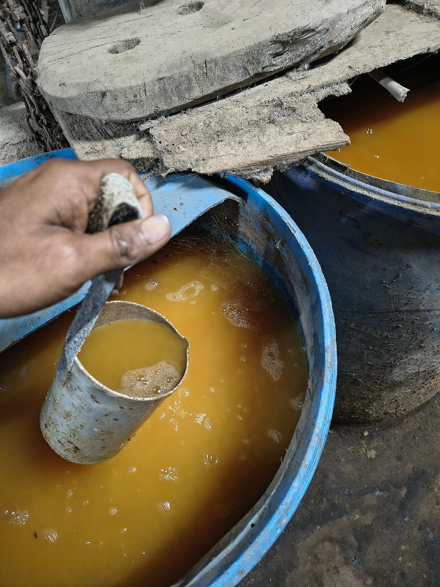 ગૌ મૂત્ર વેચવાનું છે