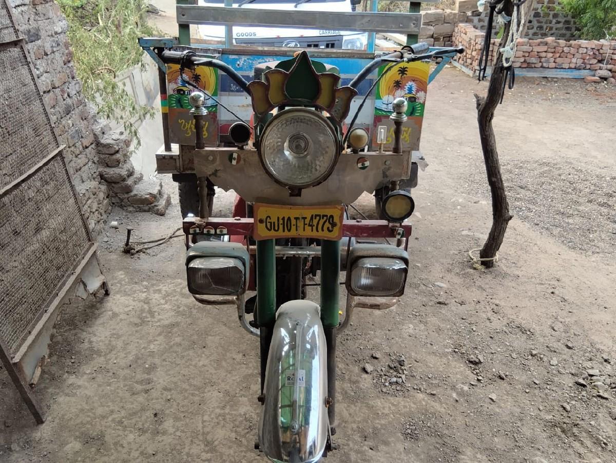 રીક્ષા વેચવાની છે