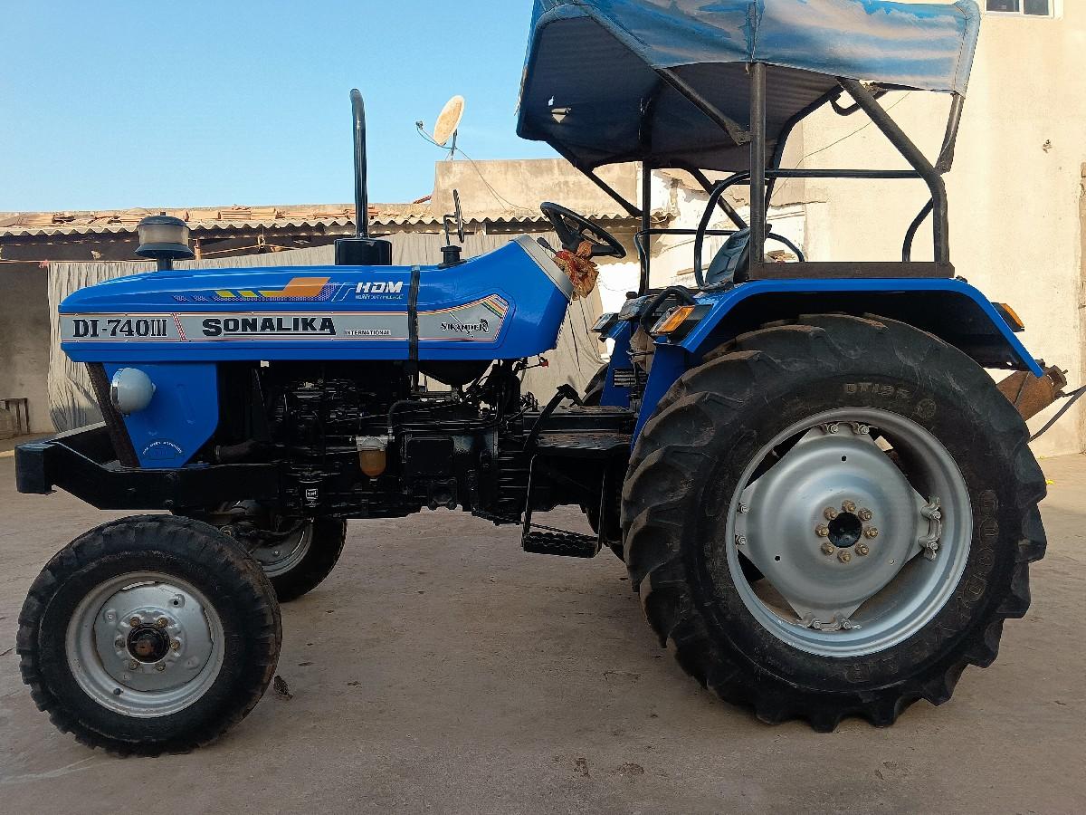 ટ્રૈક્ટર વેચાવાનુ છે