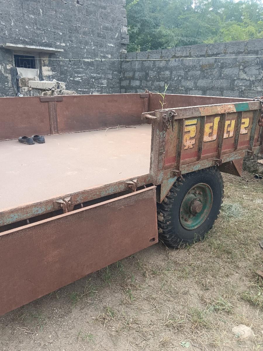 ટેલર વેચવાનું છે