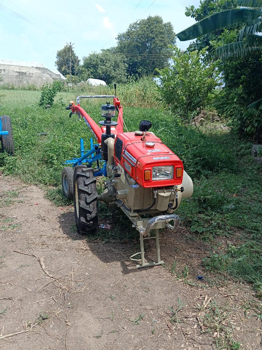 ટ્રેક્ટર વેચવાનું છે