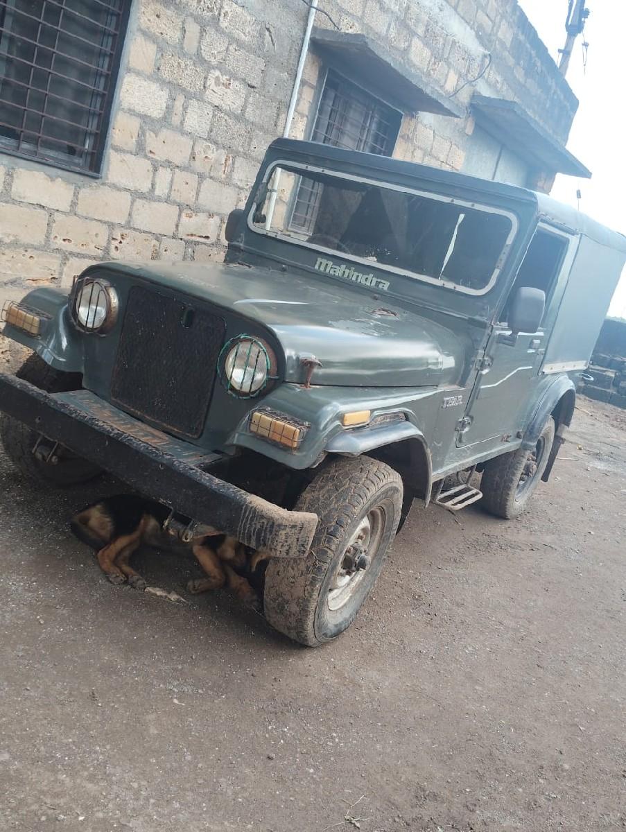 mahindra army jeep
આર્મી જીપ