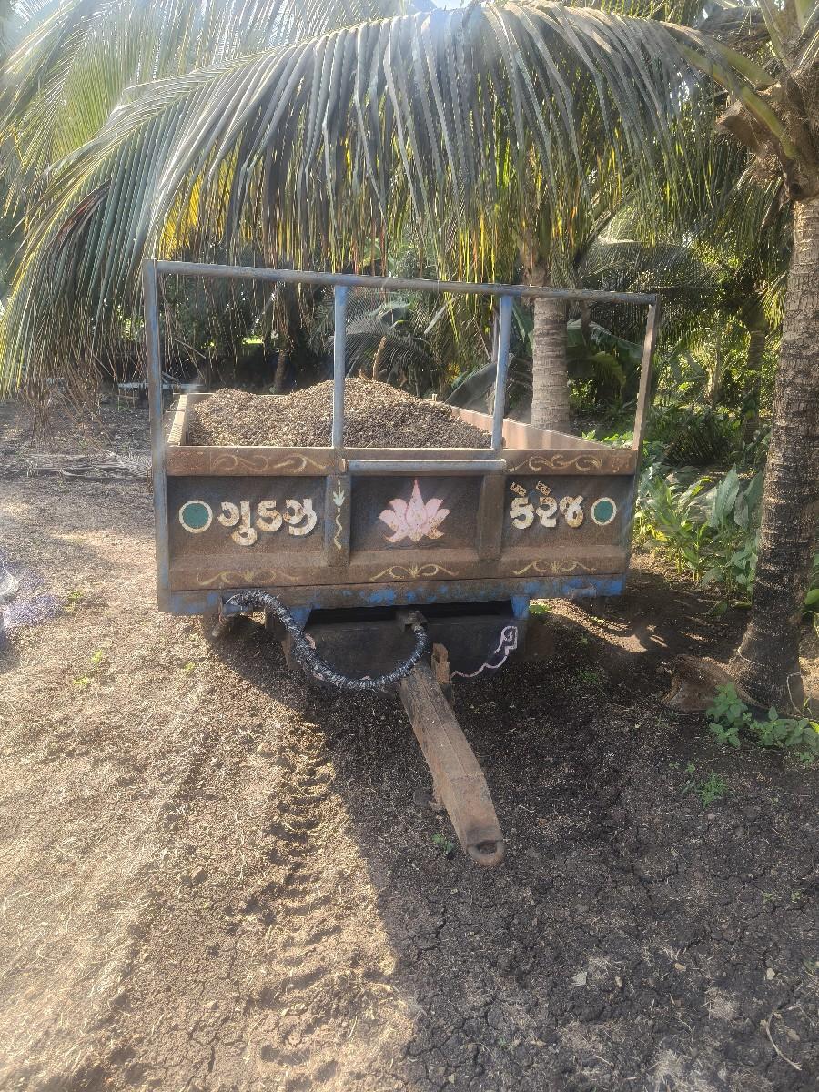 મીની ટેકટર ટ્રોલી વેચવાની છે