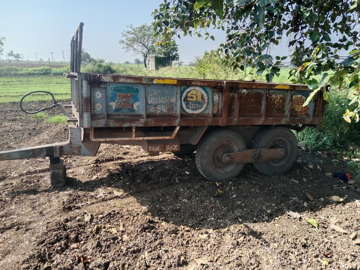 સંત કૃપાનું ફોરવીલ ટેલર વેચવાનું છે