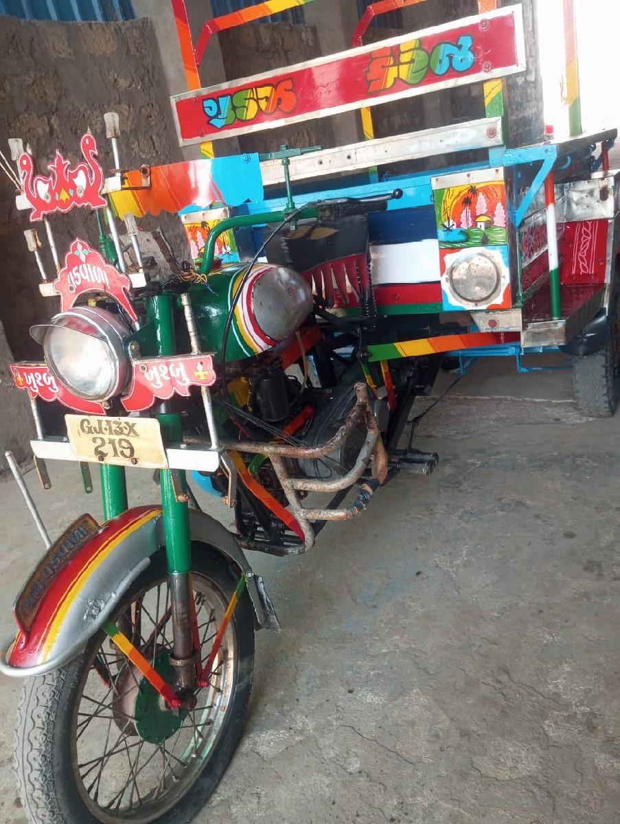 ખુશ્બુ ની રીક્ષા વેચાવ છે