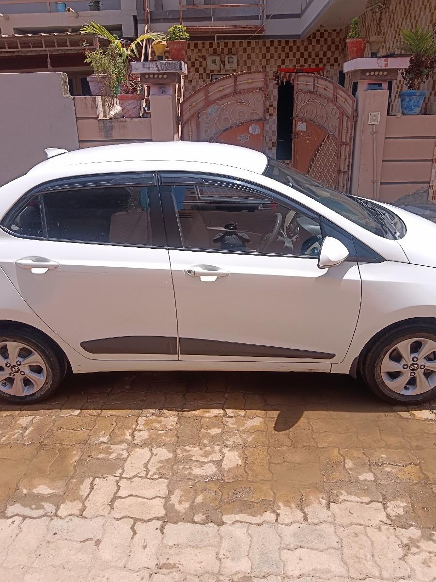 ફોર વ્હીલ વેચવાની છે