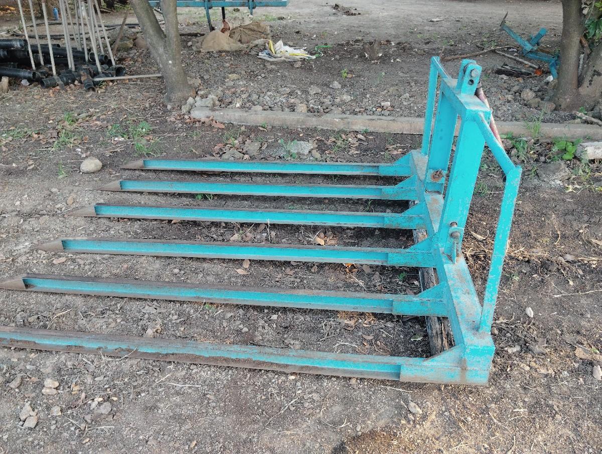 ચીપિયો વેચવાનો છે