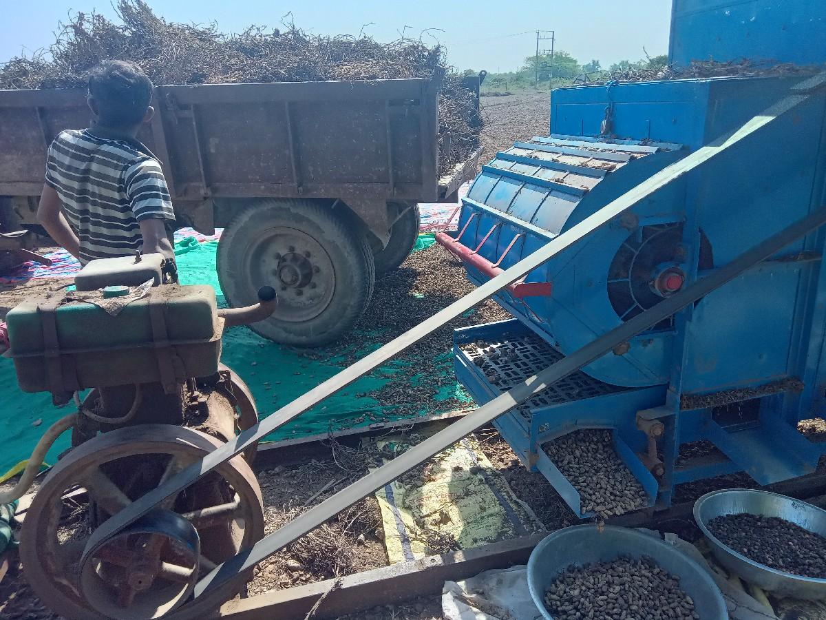 upnirive Sonu se Aankhon Seth