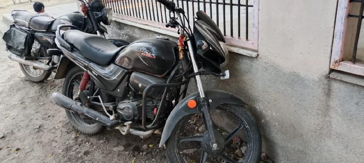 2013 નું મોડલ ગાડી