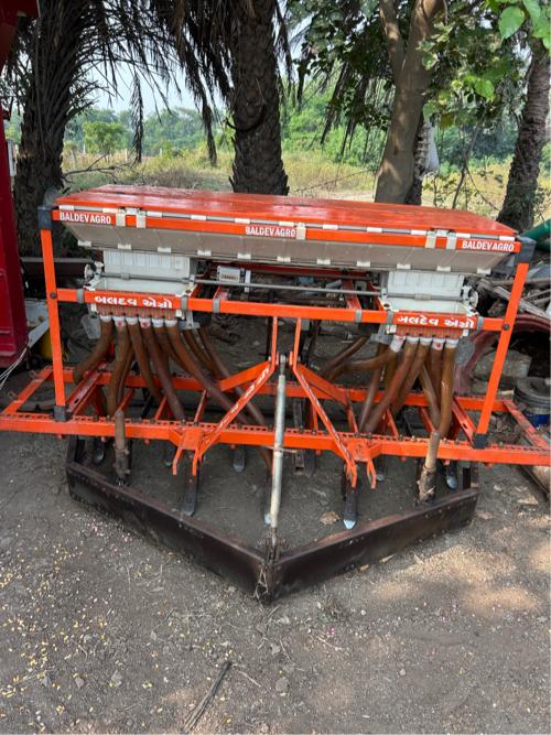 બલદેવ 11 દાતા પ્લાસ્ટિક ડબલ હોફર ની ઓરની વેચવાની છે